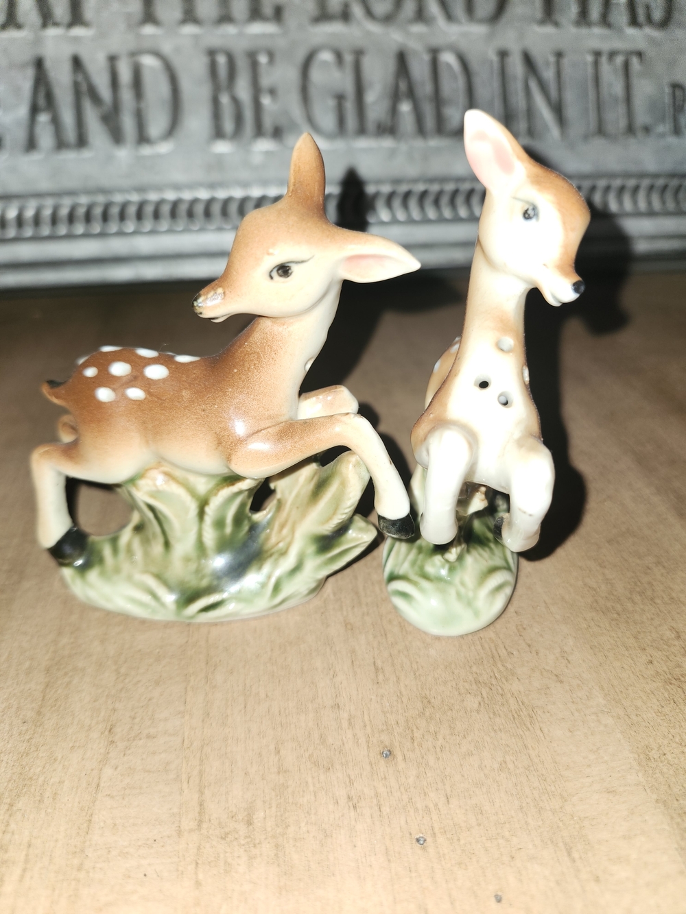 Vintage 1950s Japan Porcelain Fawn Deer Salt & Pepper Shakers - Original Corks - Picture 3 of 4